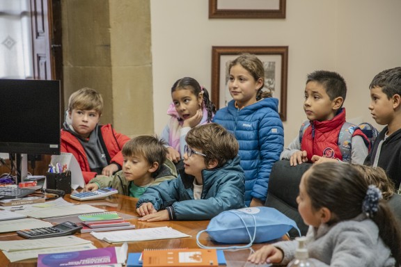 Niños/as del Consejo de la Infancia en el despacho del alcalde