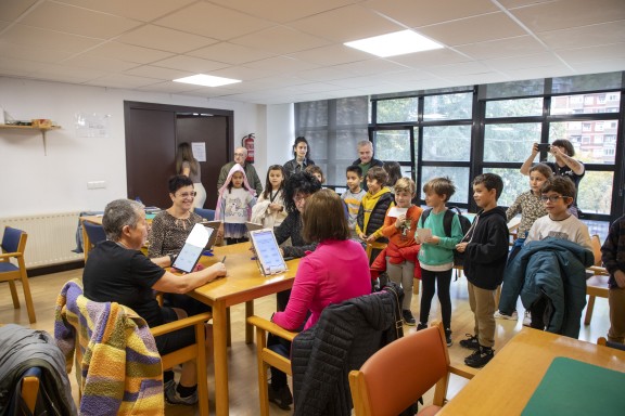 Niños/as del Consejo de la Infancia en el Hogar del Jubilado/a