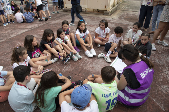 Umeen Kontseiluak antolatutako kanpaldia - Acampada infantil organizada por el Consejo de la Infancia