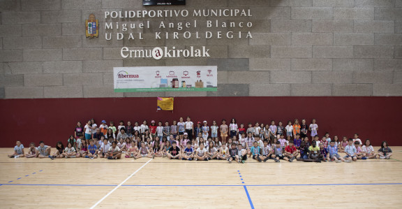 Umeen Kontseiluak antolatutako kanpaldia - Acampada infantil organizada por el Consejo de la Infancia