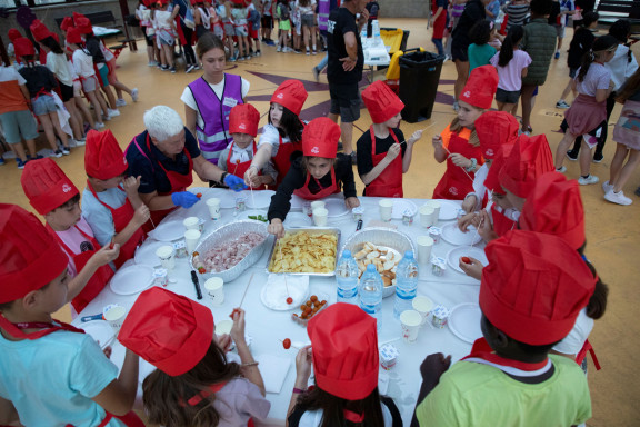 Umeen Kontseiluak antolatutako kanpaldia - Acampada infantil organizada por el Consejo de la Infancia