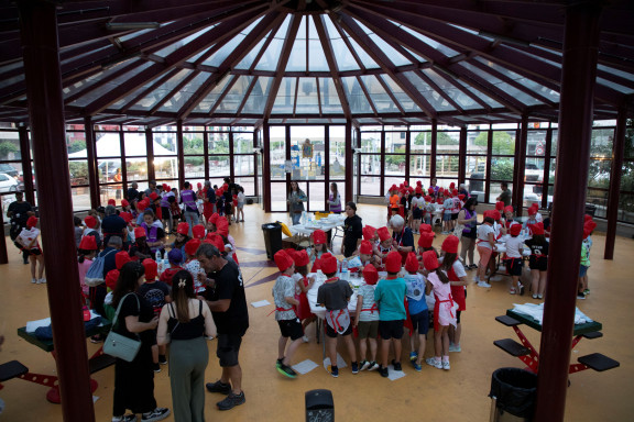 Umeen Kontseiluak antolatutako kanpaldia - Acampada infantil organizada por el Consejo de la Infancia