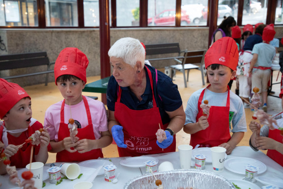 Umeen Kontseiluak antolatutako kanpaldia - Acampada infantil organizada por el Consejo de la Infancia