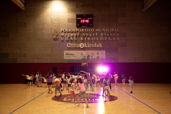 Umeen Kontseiluak antolatutako kanpaldia - Acampada infantil organizada por el Consejo de la Infancia