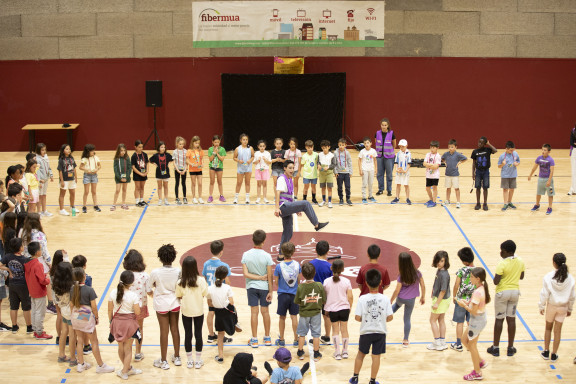 Umeen Kontseiluak antolatutako kanpaldia - Acampada infantil organizada por el Consejo de la Infancia