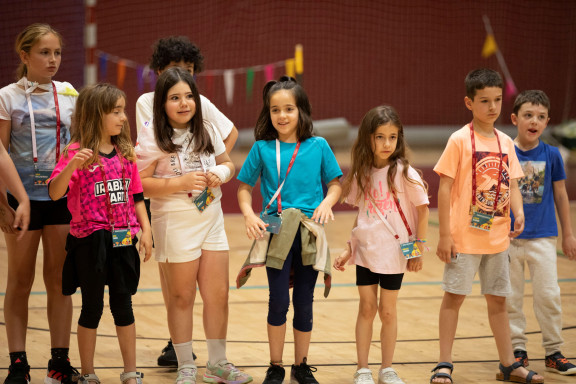 Umeen Kontseiluak antolatutako kanpaldia - Acampada infantil organizada por el Consejo de la Infancia