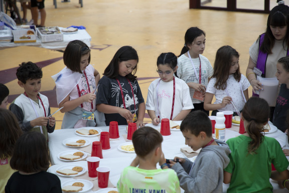 Umeen Kontseiluak antolatutako kanpaldia - Acampada infantil organizada por el Consejo de la Infancia