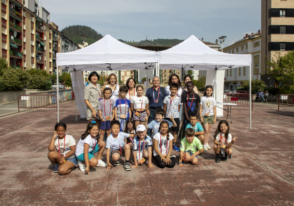 Umeen Kontseiluak antolatutako kanpaldia - Acampada infantil organizada por el Consejo de la Infancia