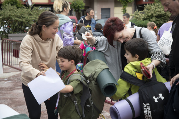 Umeen Kontseiluak antolatutako kanpaldia - Acampada infantil organizada por el Consejo de la Infancia