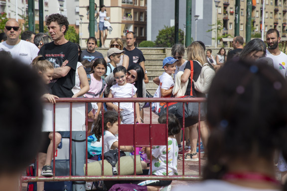 Umeen Kontseiluak antolatutako kanpaldia - Acampada infantil organizada por el Consejo de la Infancia