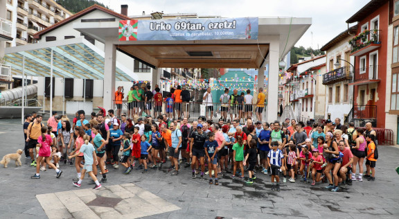 Urko mendira 69 minututan igotzeko erronkan parte hartzeko prest | Listos/as para el reto de subir al monte Urko en 69 minutos
