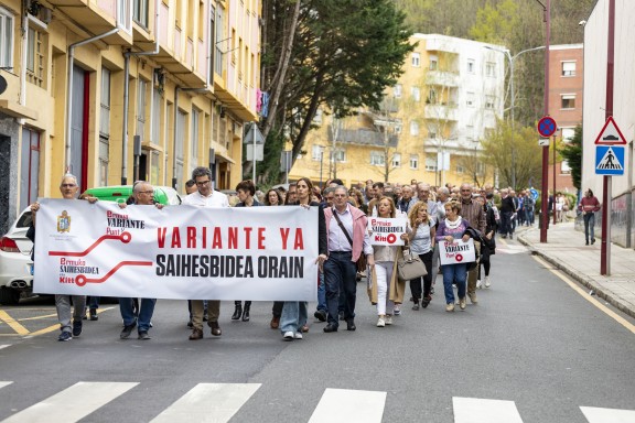 La pancarta de la cabecera por Zearkale