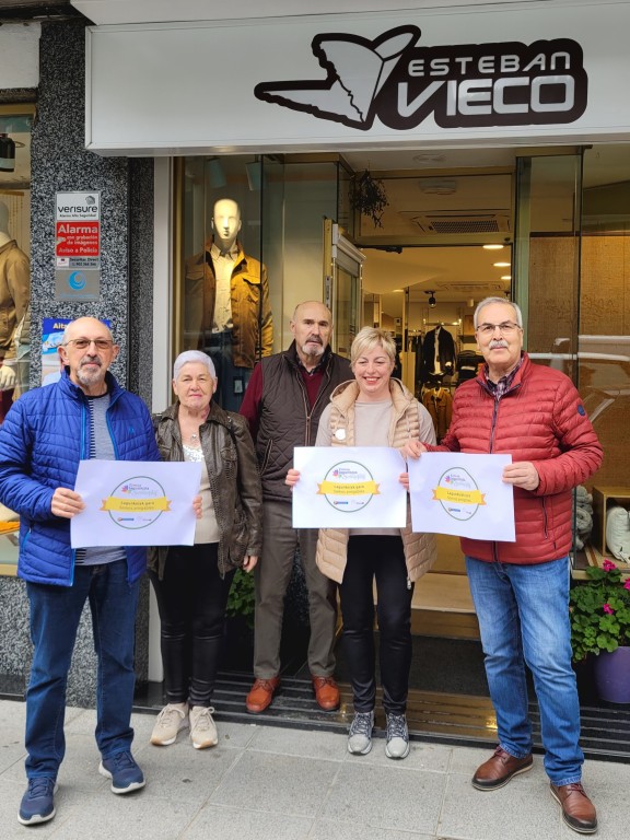 Entrega del sello Somos Amigables a Modas Vieco