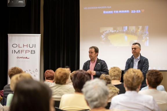 El alcalde Juan Carlos Abascal y el concejal Jol Gisasola, en el cierre del curso