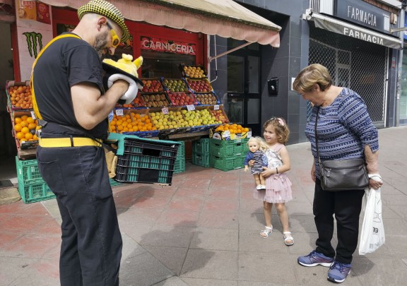 Espectáculo callejero de metroflexia | Metroflexia ikuskizun ibiltaria