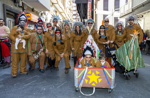 Otro grupo de indios/as