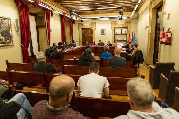 Público reunido en la sesión
