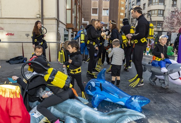 Submarinistas y animales marinos