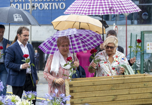 Ofrenda floral en el homenaje a las víctimas del terrorismo 2024 | Lore eskaintza terrorismoaren biktimei omenaldian 2024