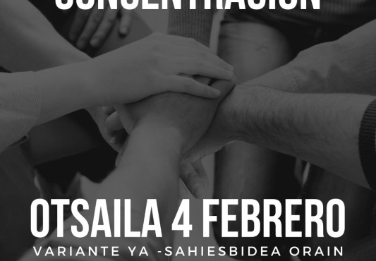 La foto muestra el cartel de la convocatoria de concentración