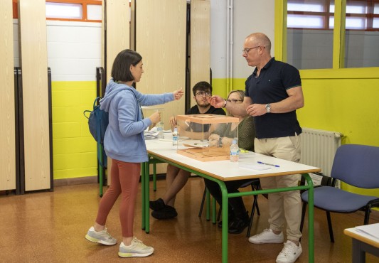 Votantes en el Colegio San Lorenzo