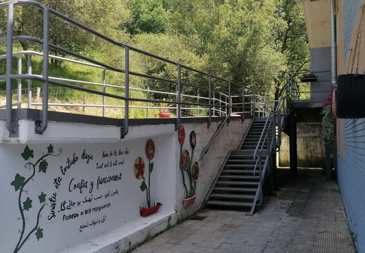 Ermua-Mallabia institutuko sarrera | Entrada al instituto Ermua-Mallabia