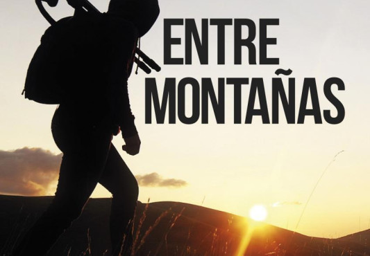 Entre montañas filmaren kartela