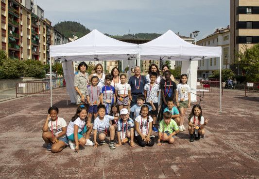 Umeen Kontseiluak antolatutako kanpaldia - Acampada infantil organizada por el Consejo de la Infancia