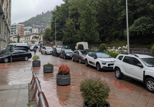 Errotabarriko espaloia Gipuzkoa Etorbidean | Acera de Errotabarri en la Avenida Gipuzkoa