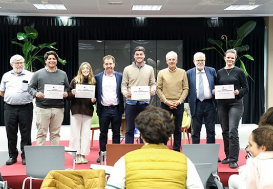 Parte del grupo en Izarra Centre con el alcalde, con Totorika, con Domínguez y con Castillo