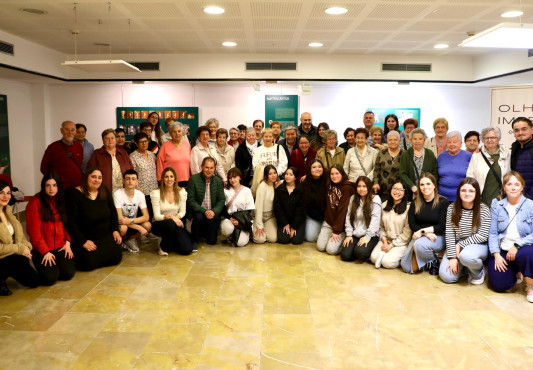 Programako parte-hartzaileen taldeko argazkia | Foto grupal de las personas participantes en el programa