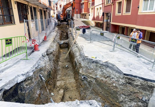 Zanja abierta en la calle San Roque