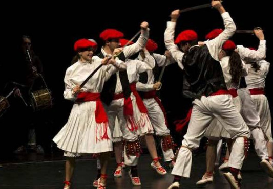 Fotografía del grupo de danzas Txindurri