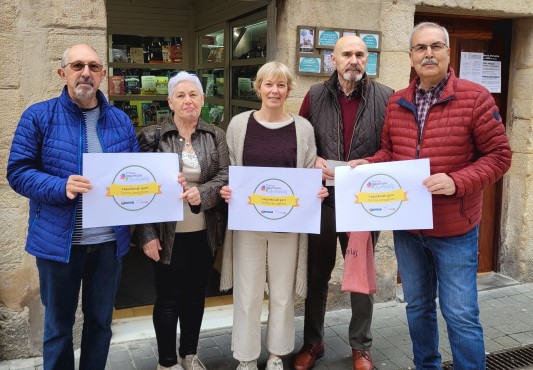 Entrega del sello Somos Amigables a Librería Xiripot