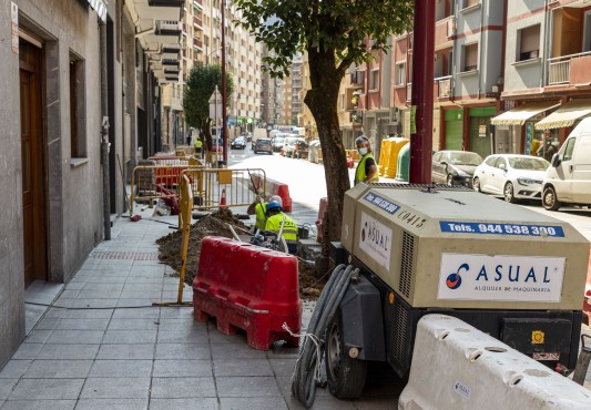 Acera frente al antiguo Bar Pedreña