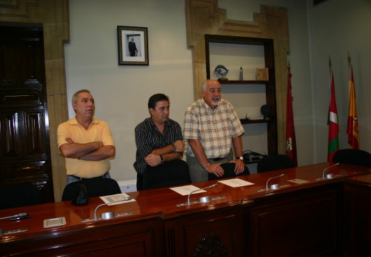 Acto de la izada de la bandera de Extremadura (rueda de prensa)