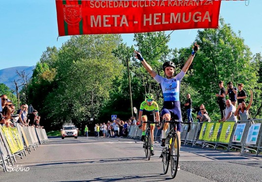 Aimar Gáldos entra en meta