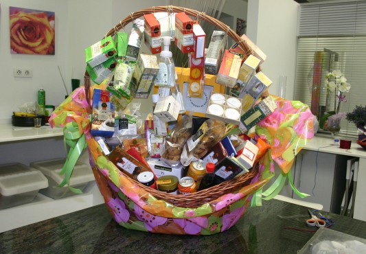 Cesta de productos de comercio justo de la ACHE de Ermua