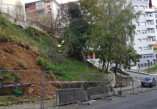 Comienzan las obras de refuerzo del talud de Aldapa