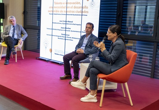 David Lucas, J. Abascal y Joana Sánchez abre con la bienvenida