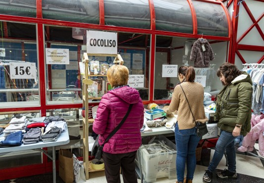 Dependienta y clientas de Cocoliso