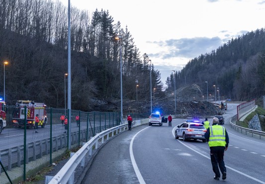 El cierre de la vía colapsó la red viaria