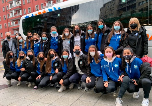 El equipo juvenile e integrantes de la expedicion