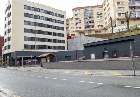 El nuevo edificio y la urbanización aledaña