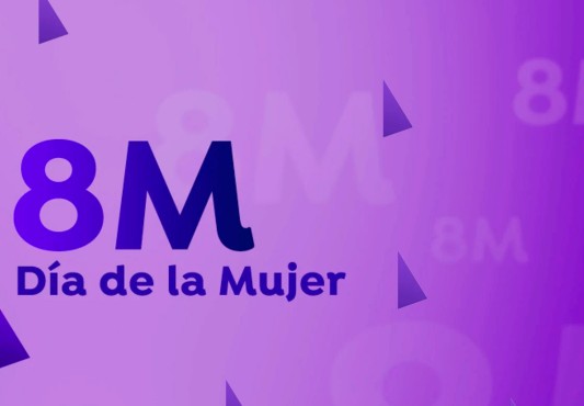 La imagen muestra un 8M, Dñia de la Mujer, sobre fondo morado