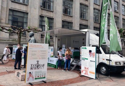 La mesa y las personas que se interesaron