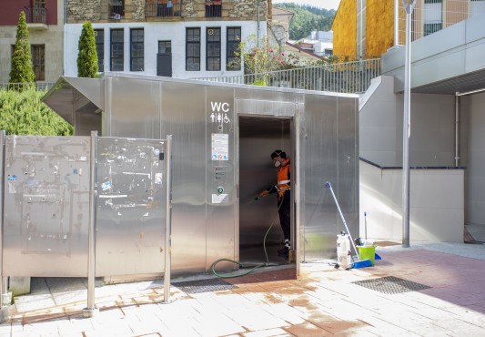 Limpieza y reapertura de los aseos públicos
