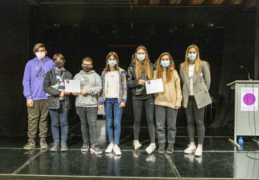 Los grupos premiados con la concejala