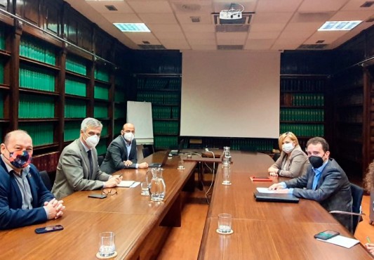 Los responsables y sus equipos en la mesal