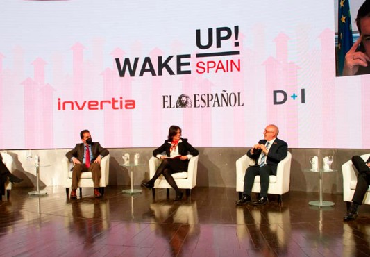 Los/as ponentes durante su intervención
